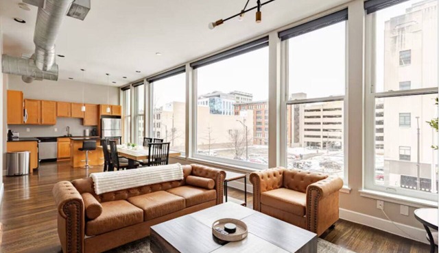 Penthouse Suite Downtown Indianapolis Luxury 1BR Apartment