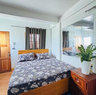 Penthouse Unit with OceanView, Wifi, Free Parking at Sonia's Island Stay