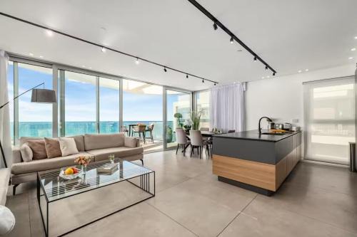 Penthouse With Jacuzzi on the Beach by Lime Luxe