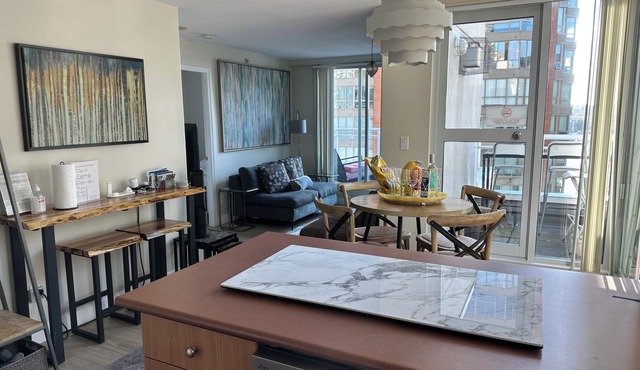 Penthouse with Large Deck on Seawall/Beach w/Views
