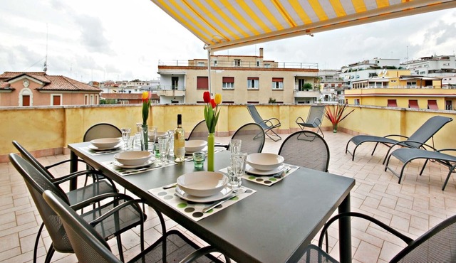 Penthouse with large terrace overlooking Rome