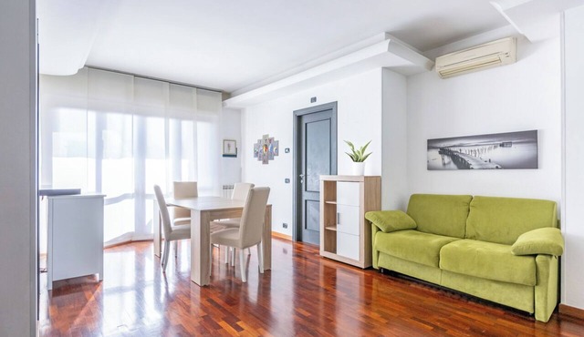 Penthouse with panoramic views 10 minutes from Rome