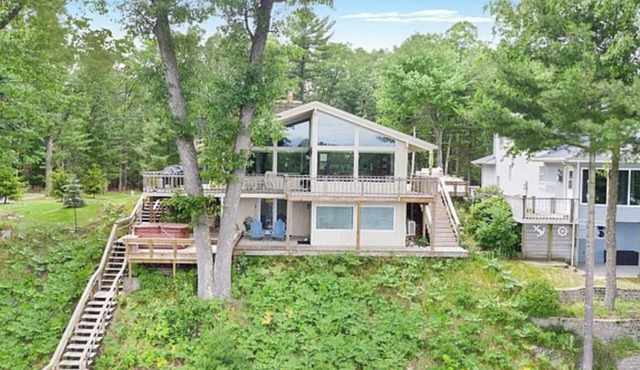 Pentwater Oasis, 4-bedroom house on Pentwater Lake