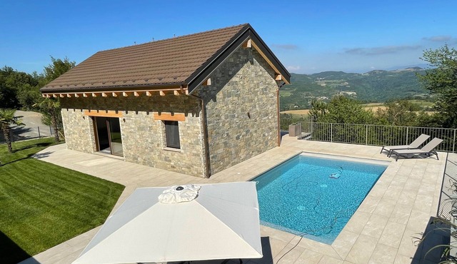 PEPPOLA Villa with Pool