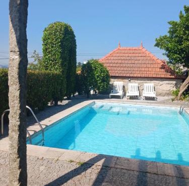 Pequena Casa rústica com piscina