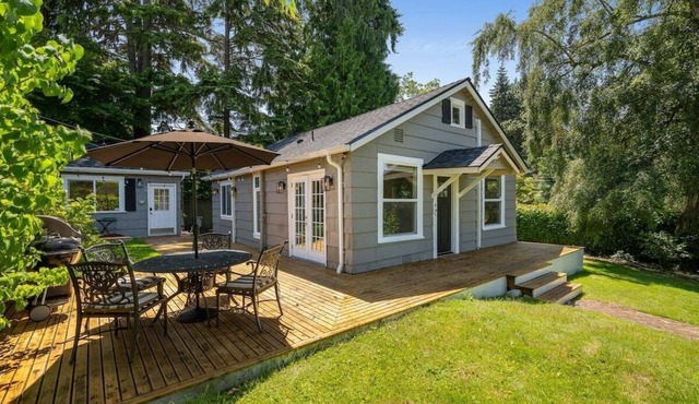 Perch - Ballard Delight: Great Ballard location! Spacious House w/parking