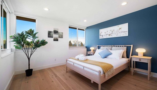 Perch - Cozy 2BR home. Walk everywhere, park with ease, and surrounded by coffee shops and dining!