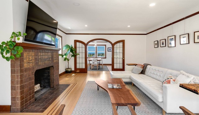Perch - Phinney Ridge Vintage: Olympic mountain views