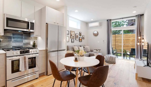 Perch - Wallingford Place: Modern & Cozy Townhome w/Parking & A/C