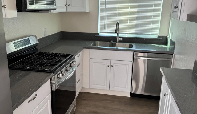Perfect apartment with AC in tranquil Camarillo neighborhood
