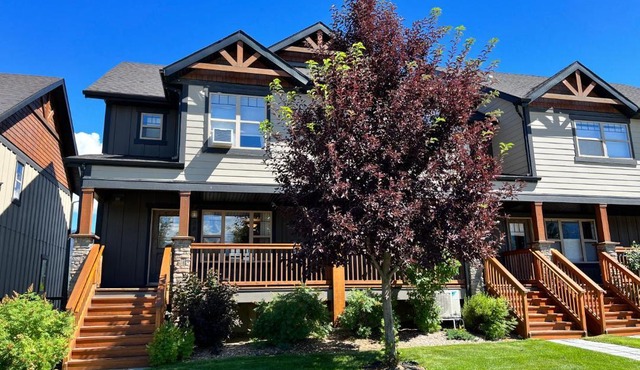 Perfect base Invermere 3bd townhouse mt views with garage