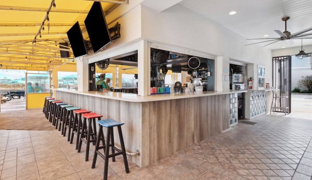Perfect Beach Getaway: 4 Family Rooms, Outdoor Pool & Pet-Friendly