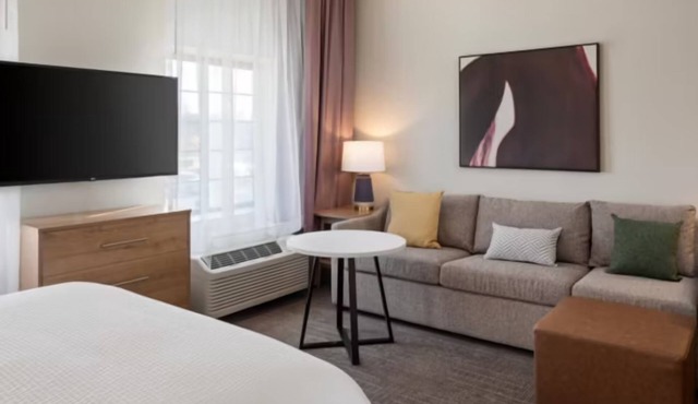 Perfect Business Traveler Room with Complimentary Breakfast