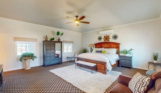 Perfect couples getaway retreat on historic family winery, close to hiking