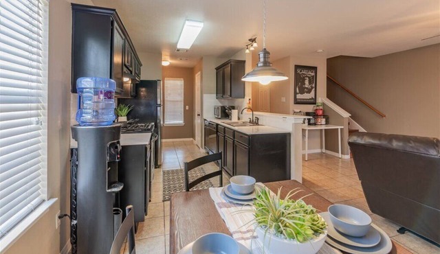 Perfect family or corporate! Downtown, UT, Domain and more