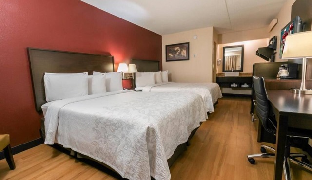 Perfect for a Small Group! Free Parking On-site, Pets are Welcome!