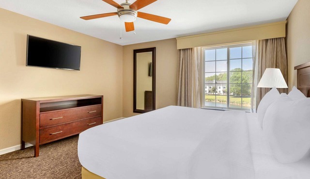 Perfect for Groups! Full Kitchen, Onsite Pools!