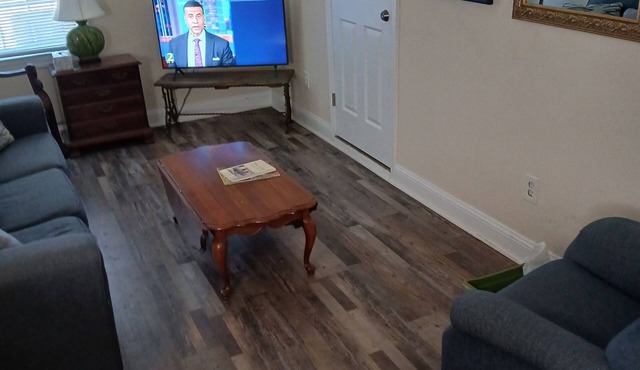 Perfect for one or two people . Great location. Close to both hospitals