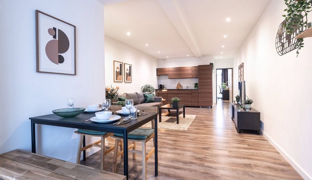 Perfect for students or visitors: a 1-bedroom apartment near Tilburg University, with easy access to 013 Poppodium, Efteling, Safari Park Beekse Bergen, and the vibrant Piushaven nightlife.