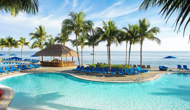 Perfect Getaway! 2 Spacious Units, Free Parking, Restaurants, Pools, Waterslides