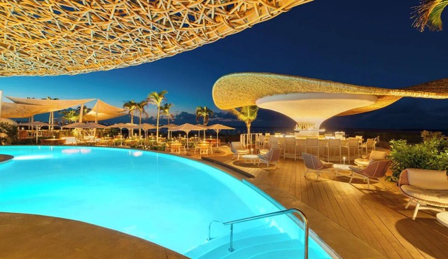 Perfect Island Getaway with Pool, Gourmet Dining, and Oceanfront Views