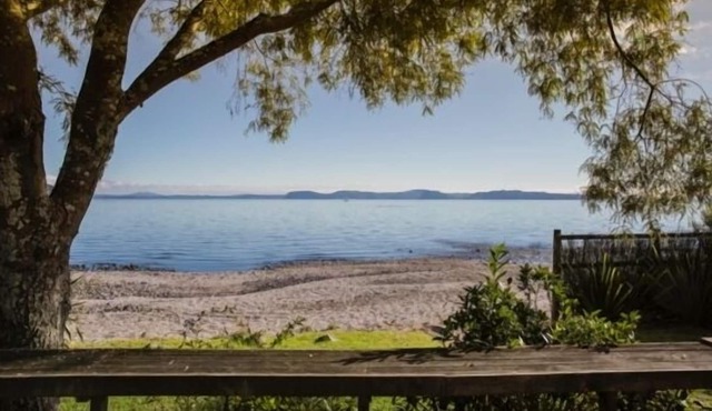 Perfect Lake Front Bach