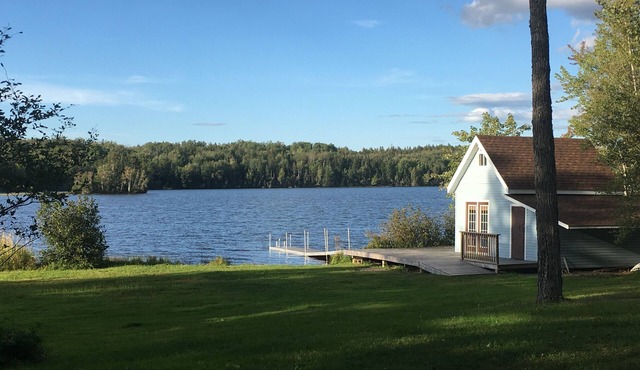 Perfect Lakefront Cottage