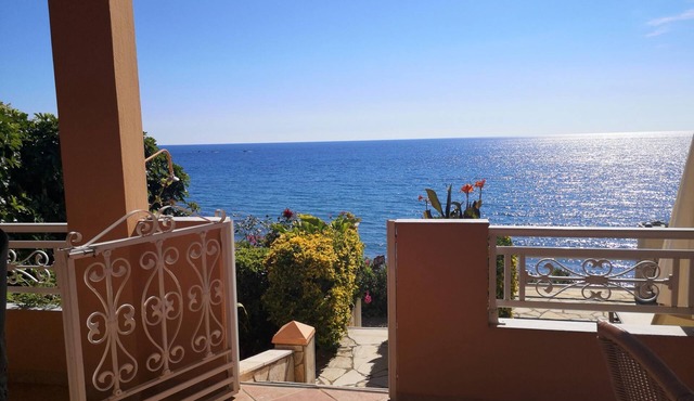 Perfect located holiday house, directly at the sea, unique sea view, 3 persons |