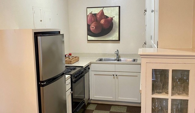 Perfect Seattle Location - huge one bedroom