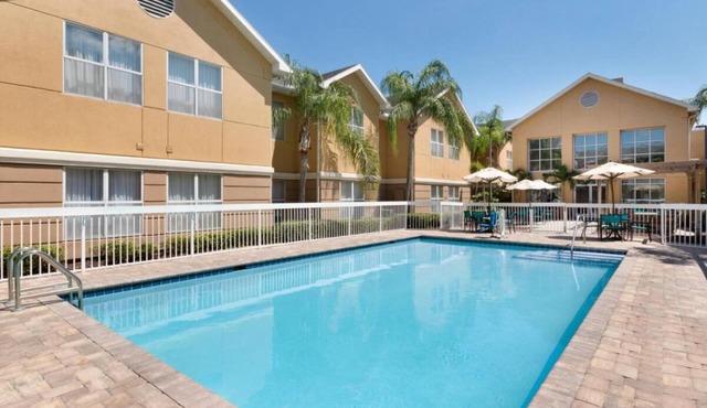 Perfect Spot for Unwinding! Outdoor Pool, Free Breakfast, Full Kitchen!