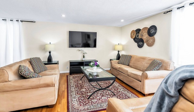 Perfect Stoneham Getaway Just Minutes to Boston!