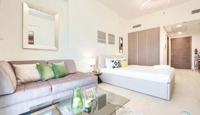 Perfect Studio Getaway Next to the Iconic Creek Harbour, Azizi Aliyah, Al Jaddaf, by Deluxe Holiday Homes