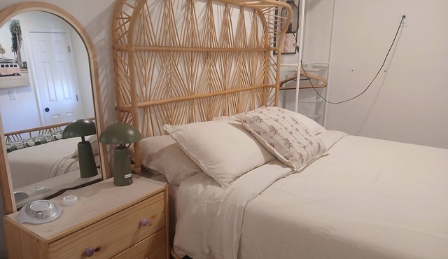 Perfect studio: solo, couple or family+kids. Sleeps 4 adults comfortably + crib