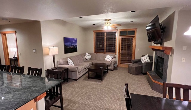 Perfect three bedroom three bath ski-in resort. 150 yards to Beaver Run lift