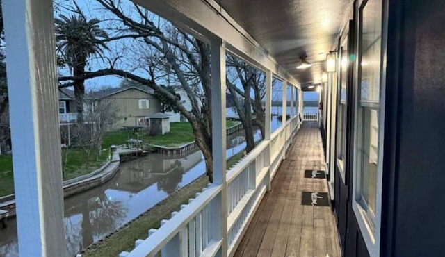 Perfect Waterfront Getaway
