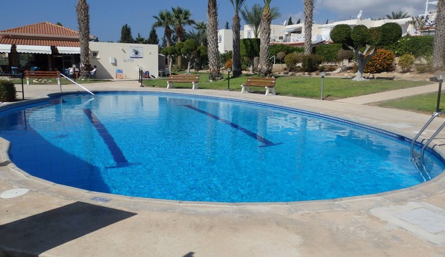 Perfectly located 2 bed Townhouse in the heart of Coral Bay, sea views