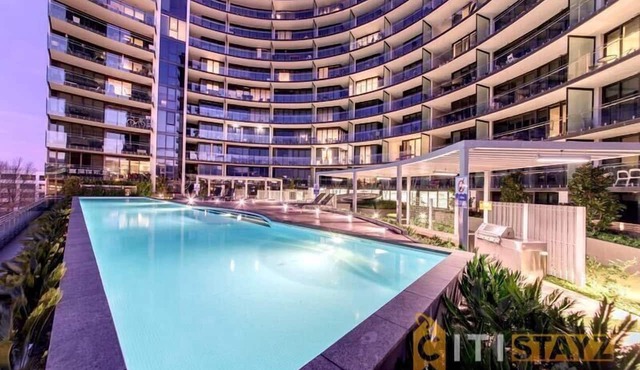 Perfectly Located Modern Apartment - Canberra CBD
