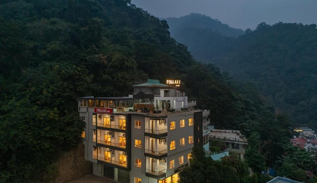 Perfectstayz Premium Pinaaki Rooftop cafe with Ganges view