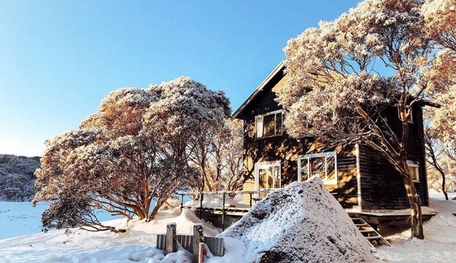 Perisher Valley Lodge self contained for 6 guests near ski lifts and restaurants