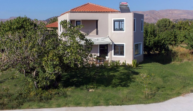 'Perivoli' House A, family friendly spring and summer holidays