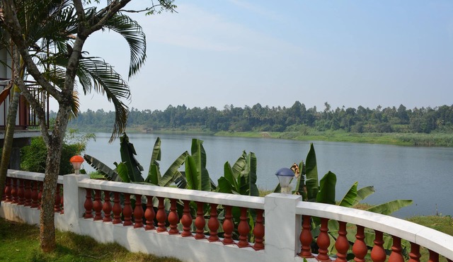 Periyar RiverView Homestay II, Near Cochin Airport, Kochi | RiverView AC Rooms
