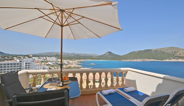 Perleta - Apartment with sea views and communal pool in Mallorca