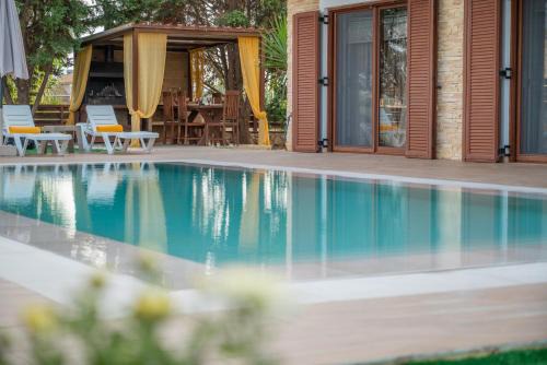 Peroulis Villa