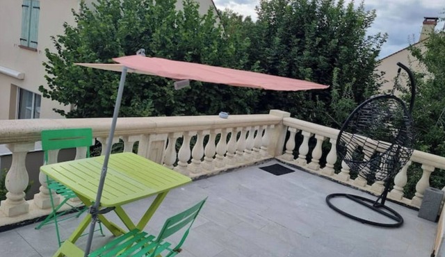 Persan Charmant Studio Avec Grand Balcon