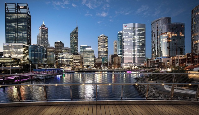 Perth Central Oasis Charming 2-bedroom apartment with AC, Parking and Gym