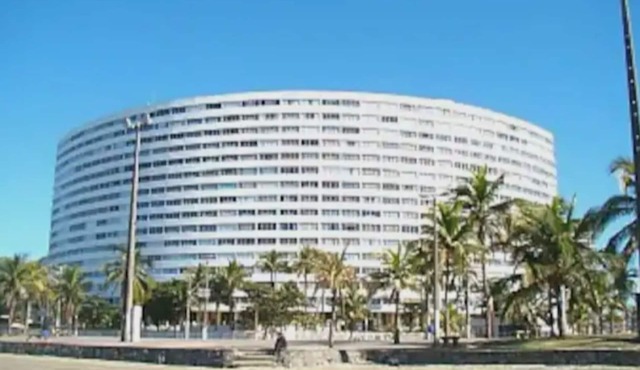 Peruíbe - round building - apartments facing the sea (11 97520 3251)