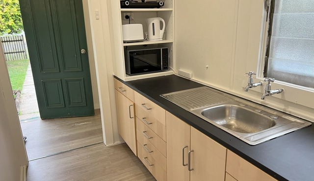 Pet Friendly 2 Bedroom Cottage with Yard