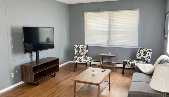 Pet Friendly 2bd Close To Rivian and ISU!