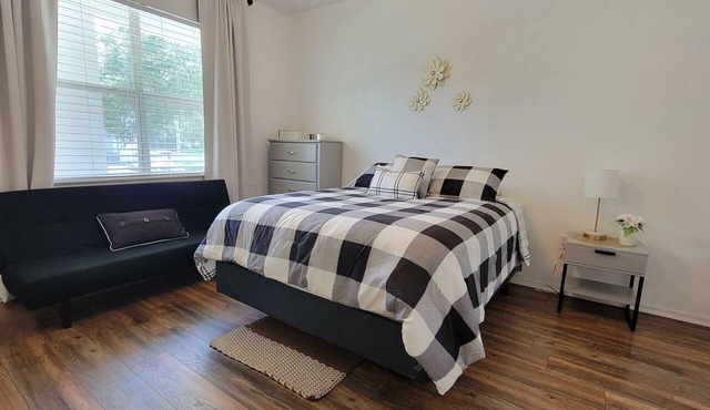 Pet-Friendly 2BR Condo Next to North Florida Hospital