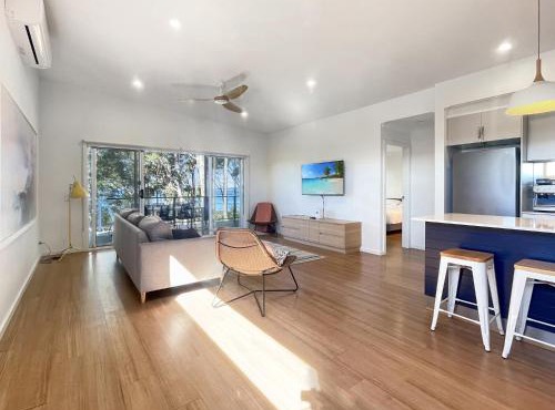 Pet-Friendly 3-Bed Coastal Gem Near Long Beach